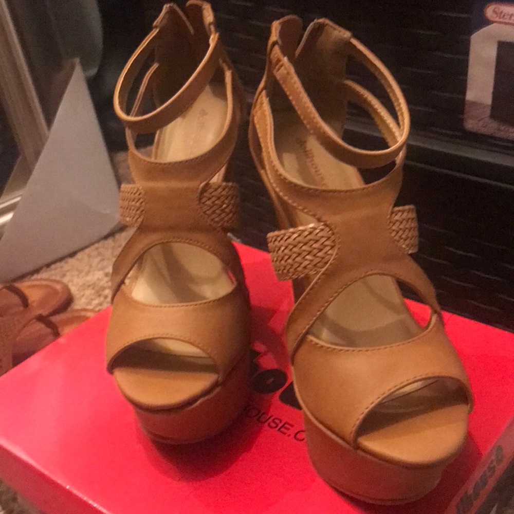 Dollhouse Wedge heels